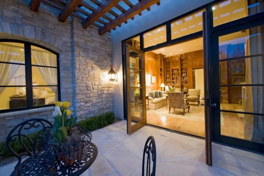 Large_aluminum_alloy_doors_and_windows_factory